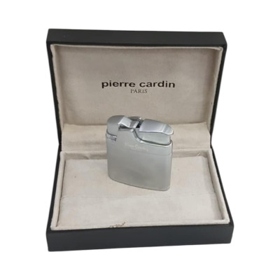 Αναπτήρας PIERRE CARDIN Υγραερίου μικρος ασημι χρωμα 5χ4,5χ1cm 45450-300 - KalliopiSilver
