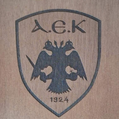 Χειροποιητο Ξύλινο τάβλι ΑΕΚ 50x25 με χαραγμένο λογότυπο AE2666 Χειροποιητο Ξύλινο τάβλι ΑΕΚ 50x25 με χαραγμένο λογότυπο AE2666